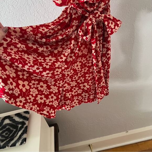 Madewell Floral Wrap-Front Romper in Mini Daisy - Picture 5 of 9